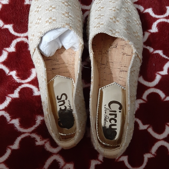 Circus slip on shoes by Sam Edelman - Picture 3 of 4